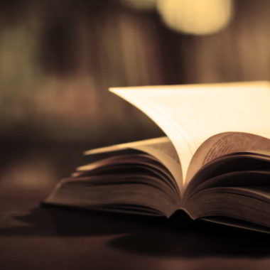 wandbild-ein-buch-fuer-schoene-stunden-abstrakt-stillleben