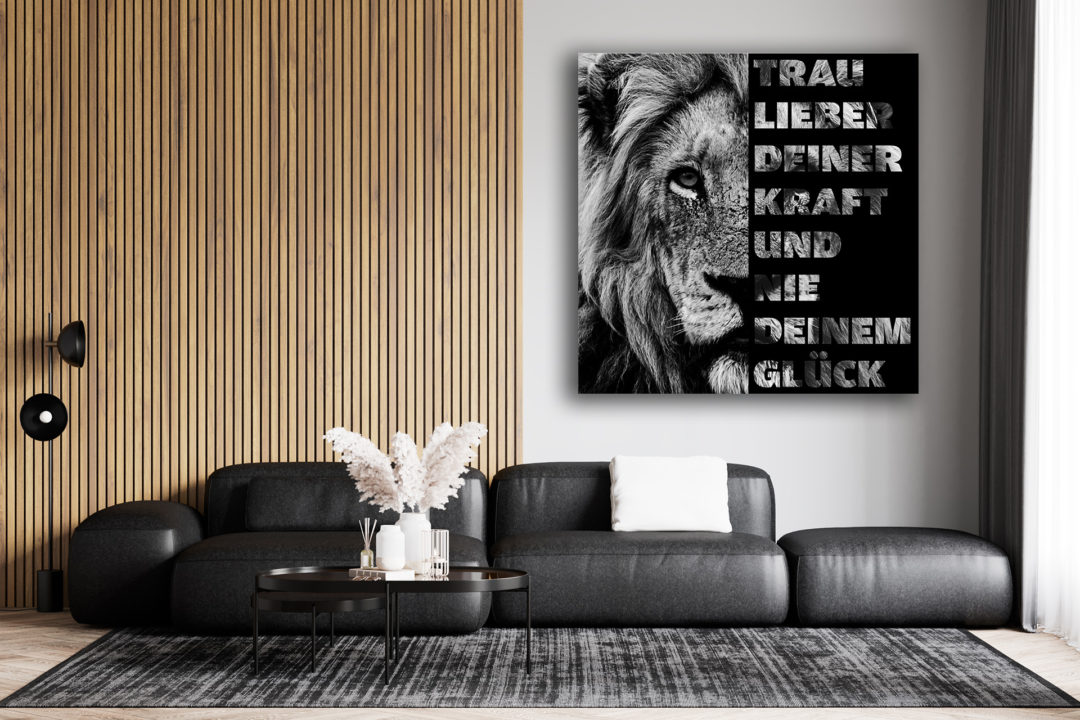 wandbild-loewenkopf-kraft-spruch-quadratisch-wohnzimmer