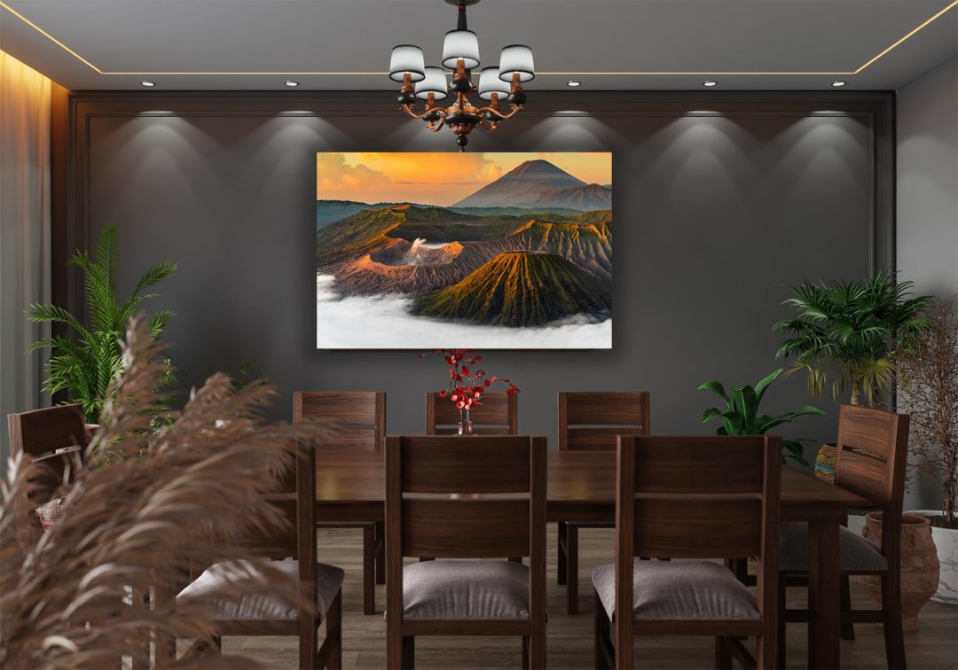 wandbild-vulkan-mit-nebel-bei-sonnenuntergang-natur-landschaft-esszimmer-min