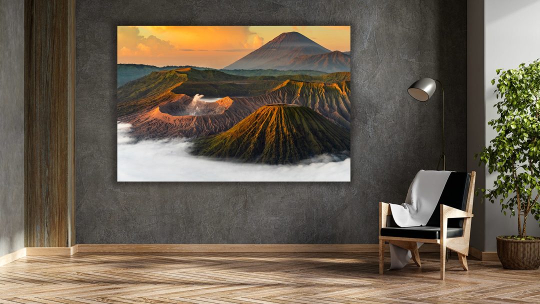 wandbild-vulkan-mit-nebel-bei-sonnenuntergang-natur-landschaft-flur-min