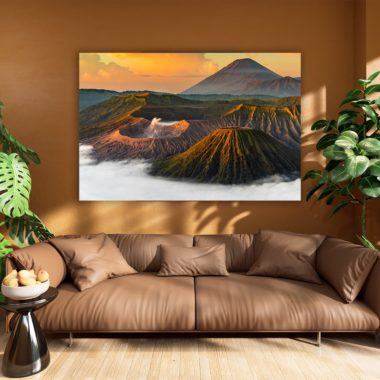 wandbild-vulkan-mit-nebel-bei-sonnenuntergang-natur-landschaft-wohnzimmer-min