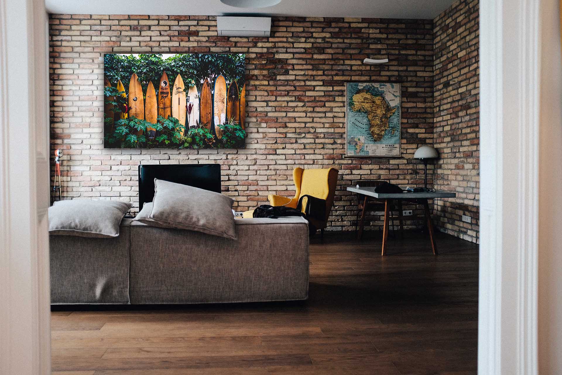 wandbild-surfboard-landschaft-wohnzimmer-1 Wandbild Surfboard im Wohnzimmer, Landschaft