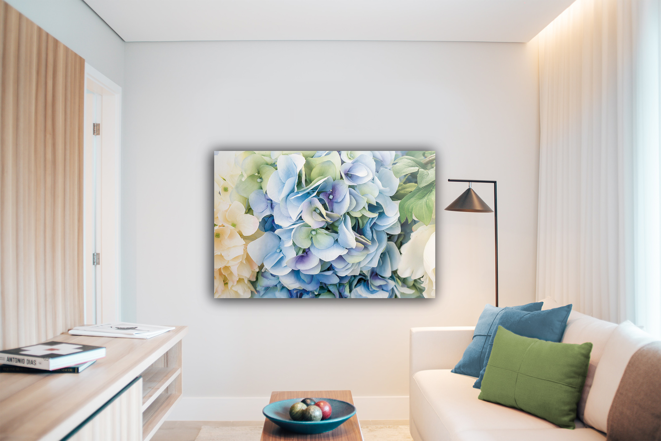 wandbild-blau-weisse-blumenpracht-wohnzimmer